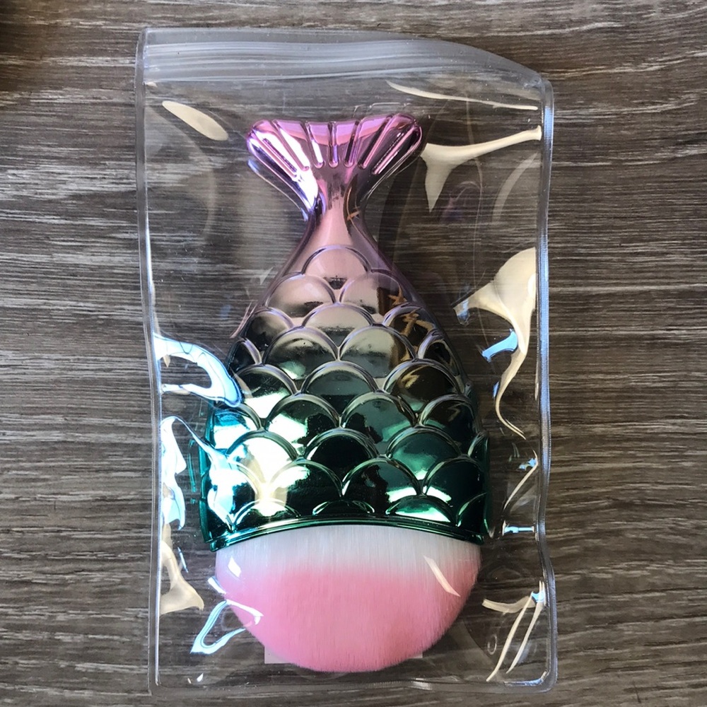 Bath & Body Works Iridescent Mermaid Tail Bath Sponge